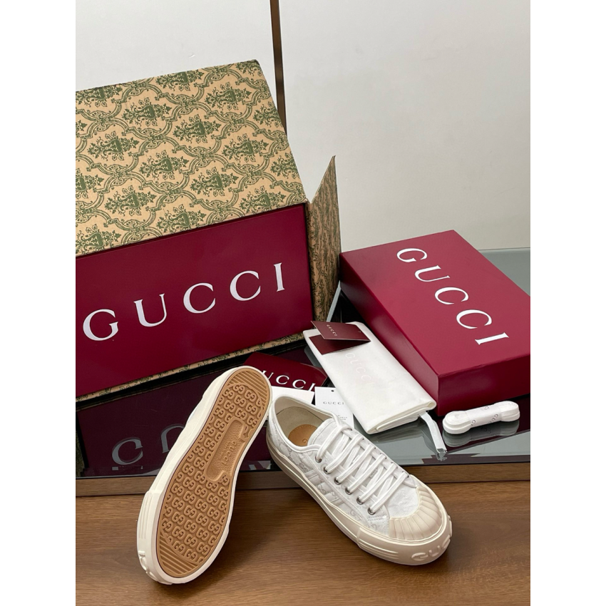 Women's Gvc*1 1977 Tennis Trainer