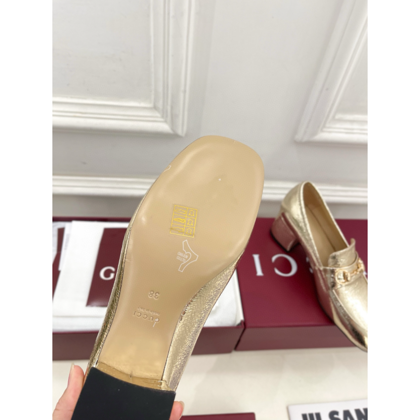 Women's loafer pump with Horsebit