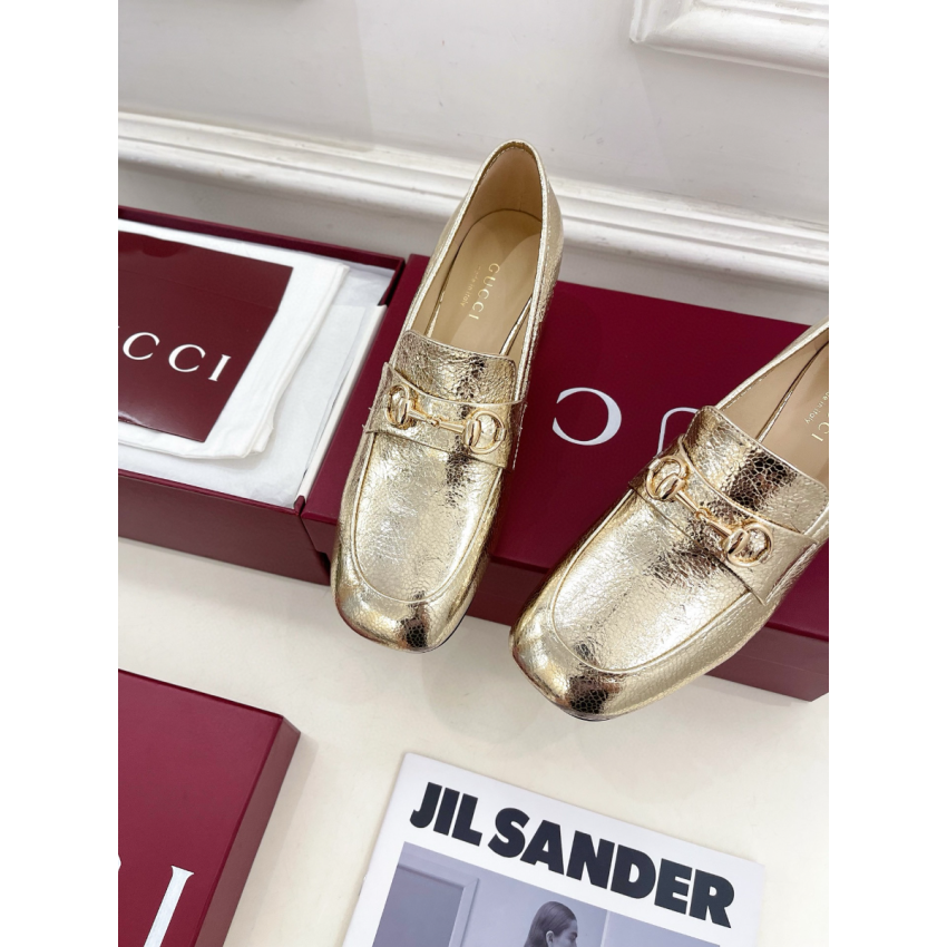 Women's loafer pump with Horsebit