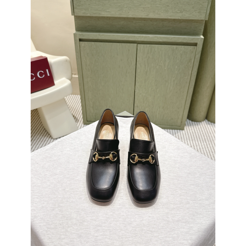 Women's loafer pump with Horsebit