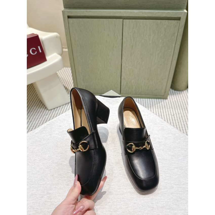 Women's loafer pump with Horsebit