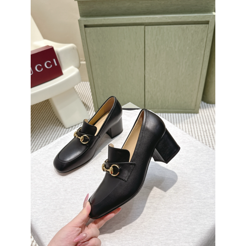 Women's loafer pump with Horsebit