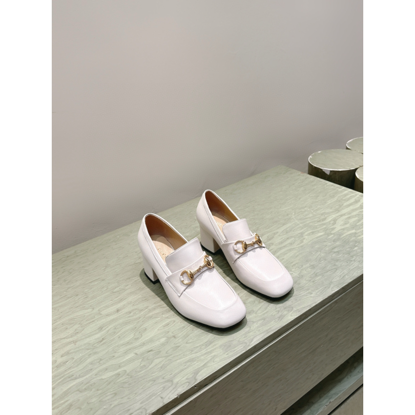 Women's loafer pump with Horsebit