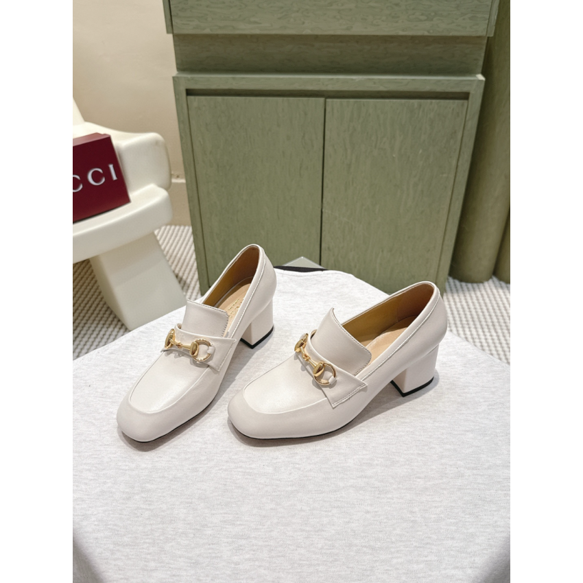 Women's loafer pump with Horsebit