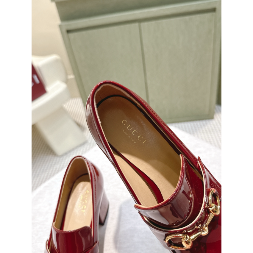 Women's loafer pump with Horsebit