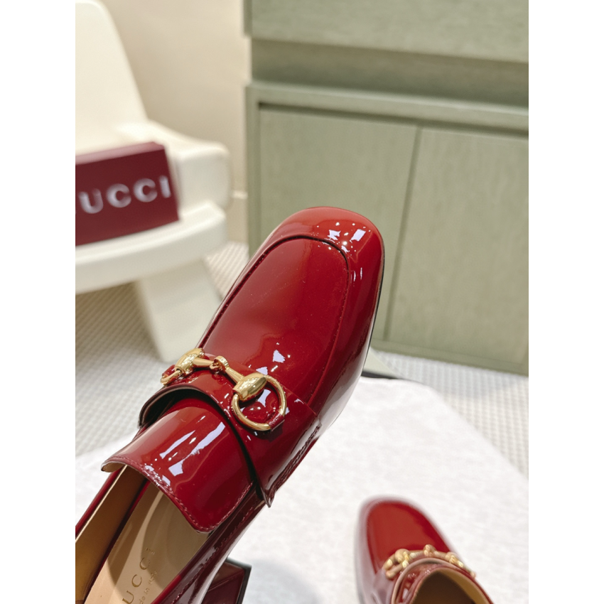 Women's loafer pump with Horsebit