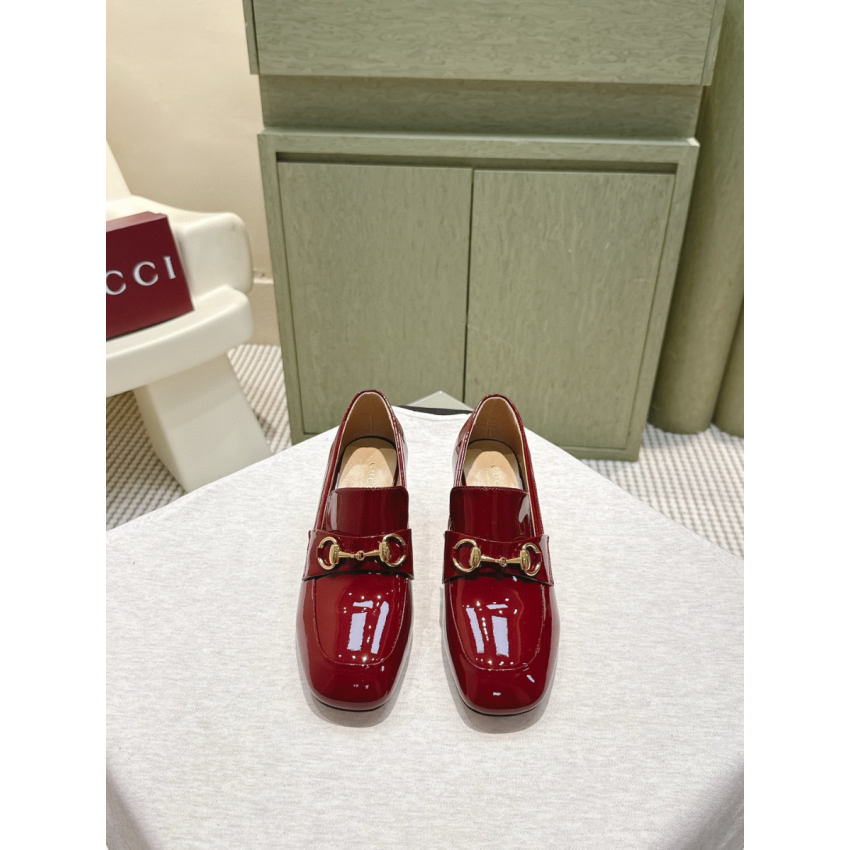 Women's loafer pump with Horsebit