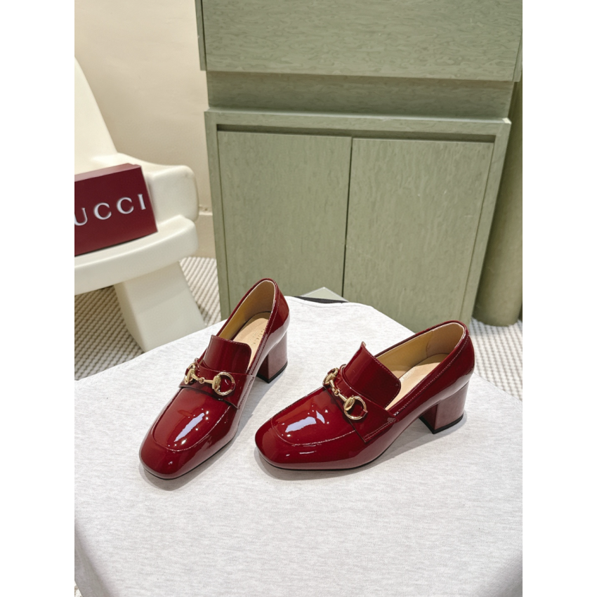 Women's loafer pump with Horsebit
