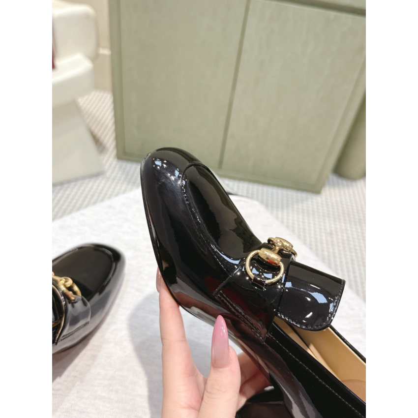 Women's loafer pump with Horsebit