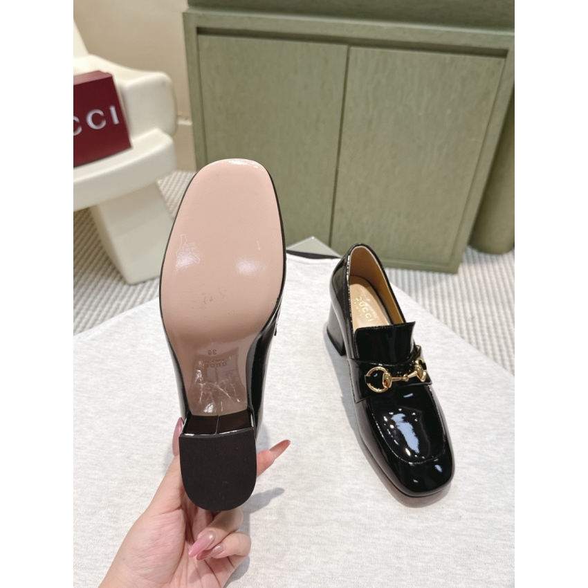 Women's loafer pump with Horsebit