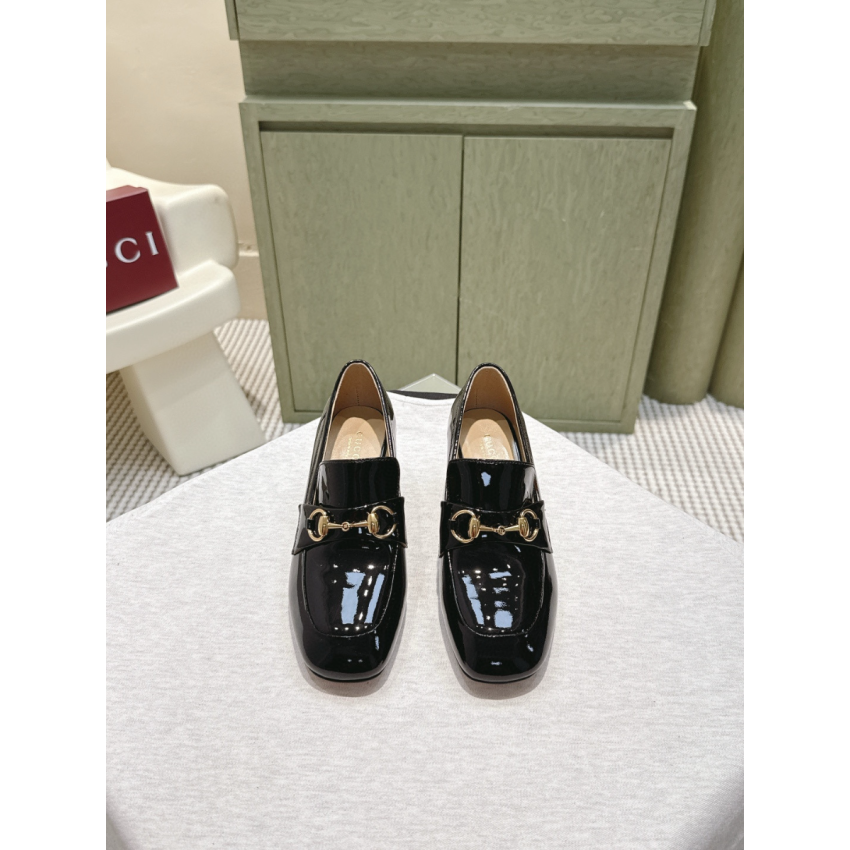 Women's loafer pump with Horsebit