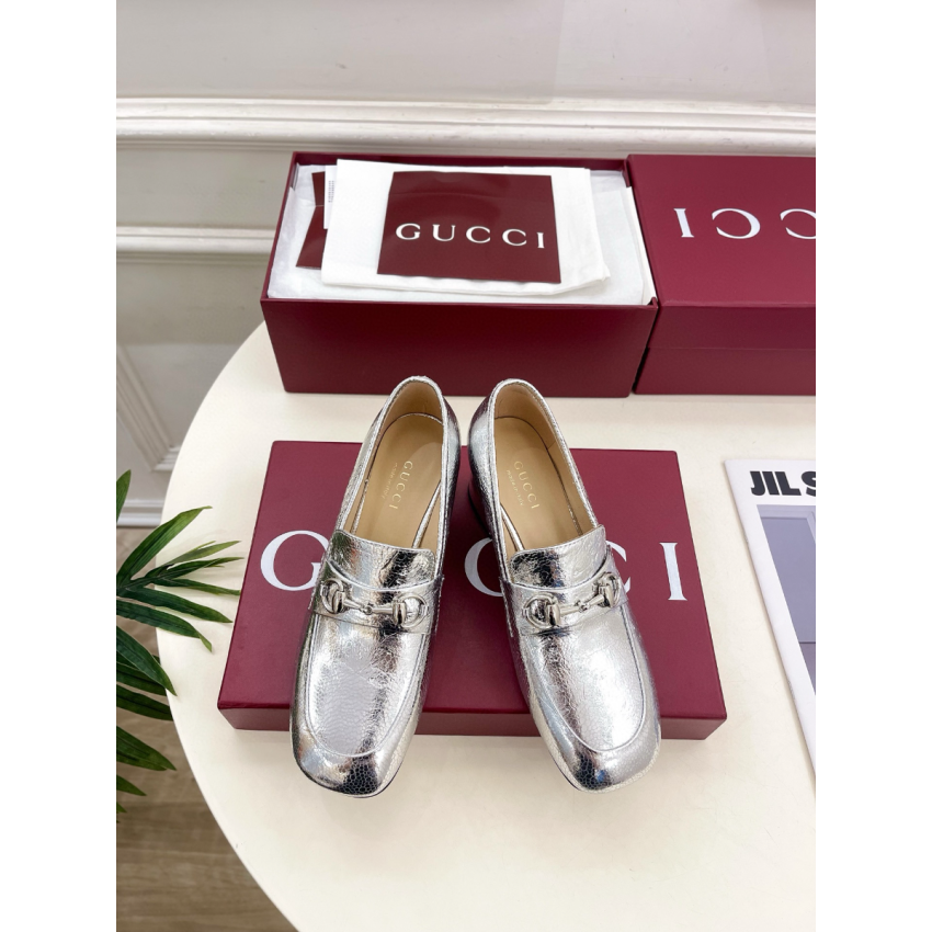 Women's loafer pump with Horsebit