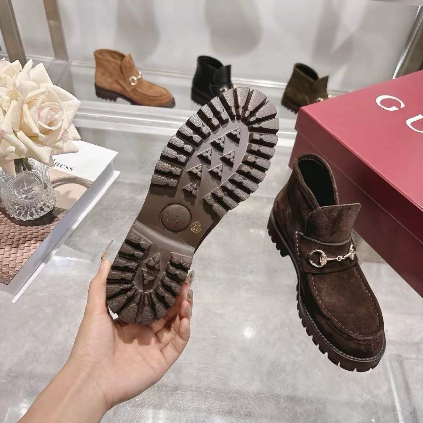 Women's ankle boot with Horsebit