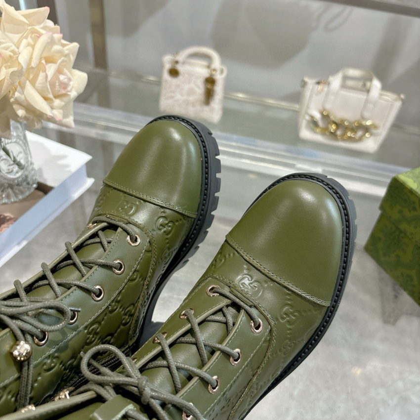 Women's lace-up ankle boot with GG