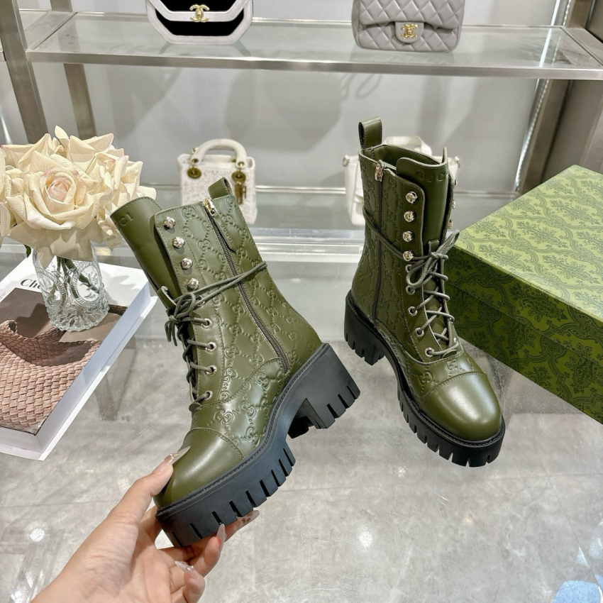 Women's lace-up ankle boot with GG