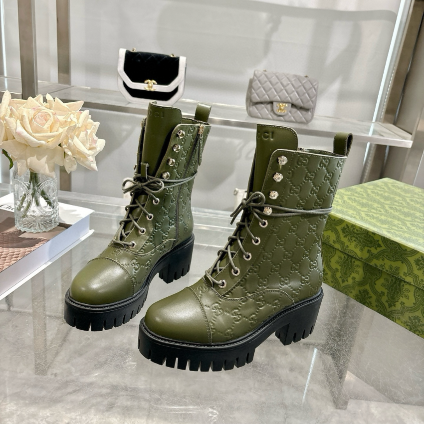 Women's lace-up ankle boot with GG