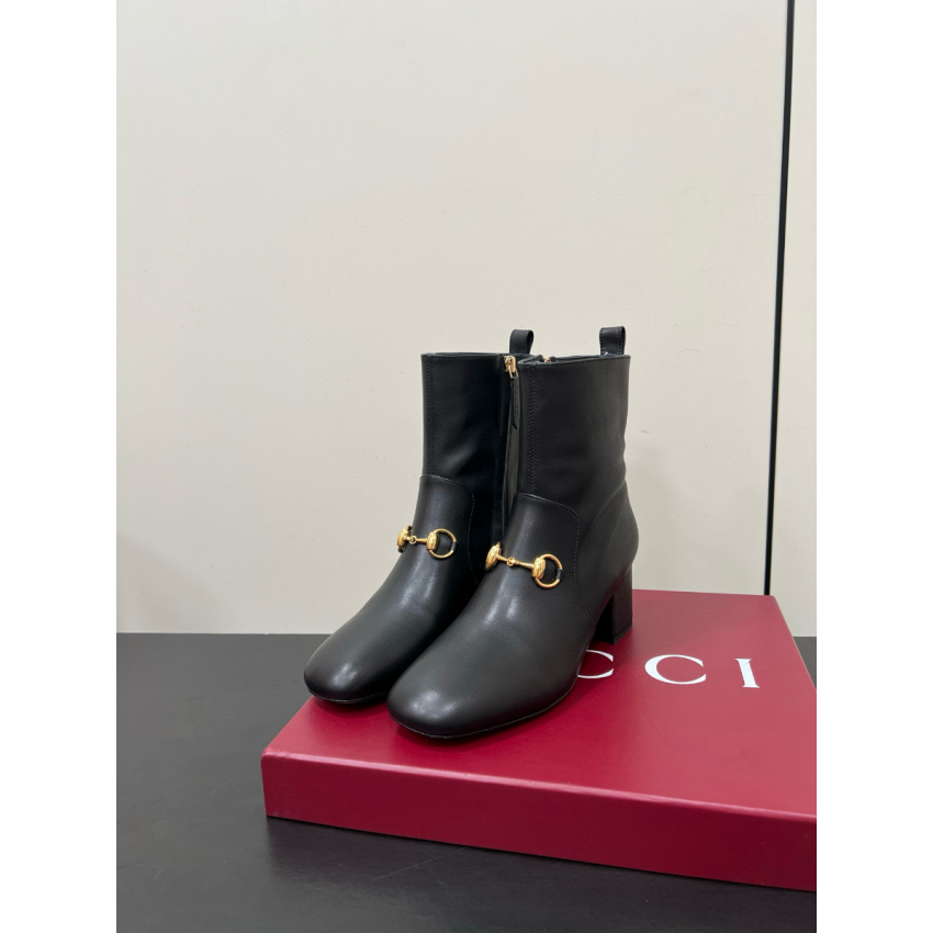 Women's ankle boot with Horsebit