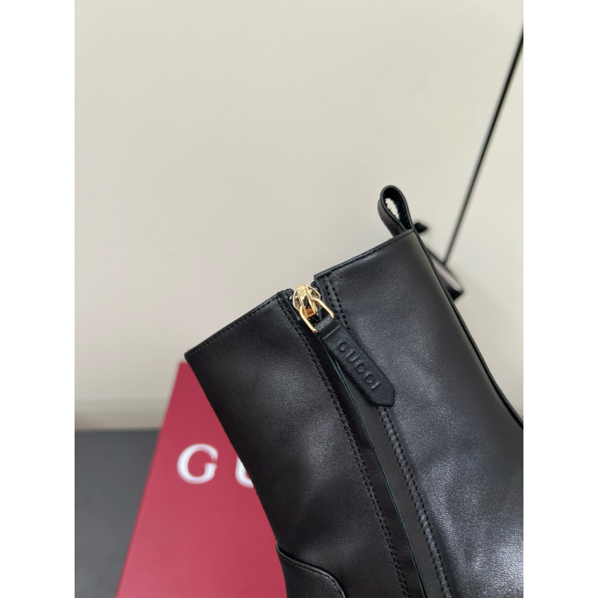 Women's ankle boot with Horsebit