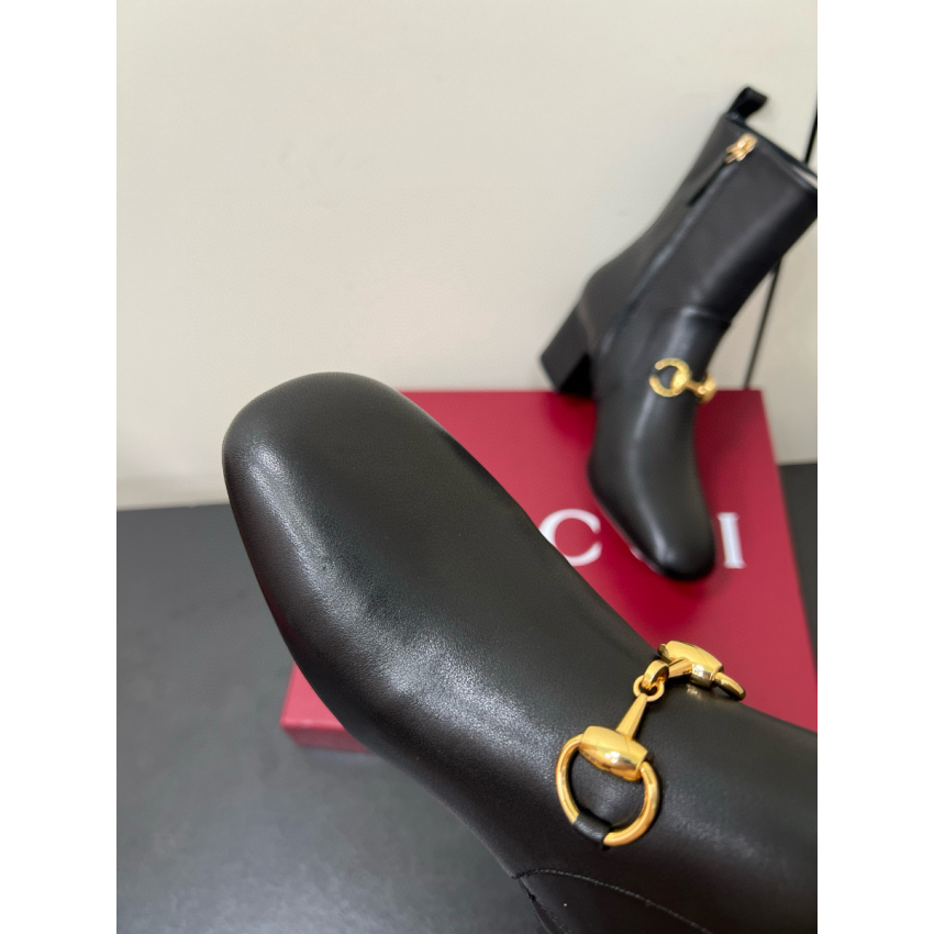 Women's ankle boot with Horsebit