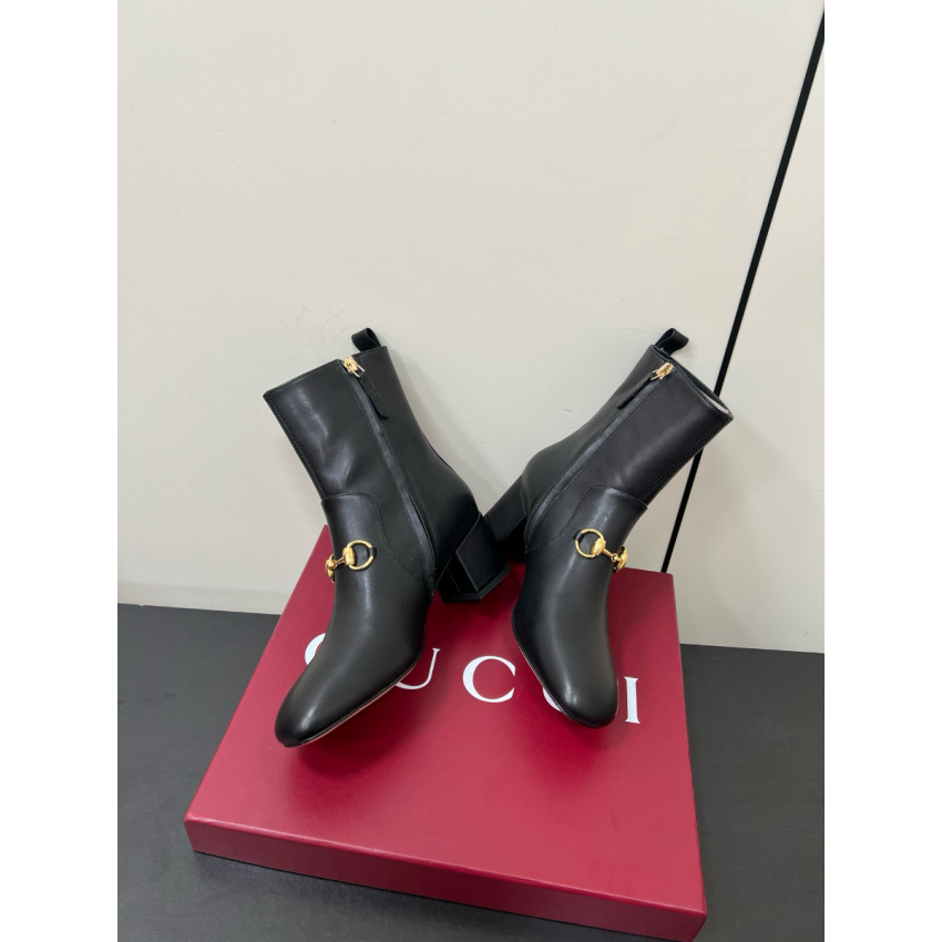 Women's ankle boot with Horsebit