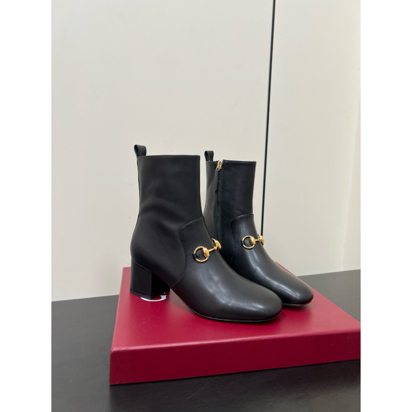 Women's ankle boot with Horsebit