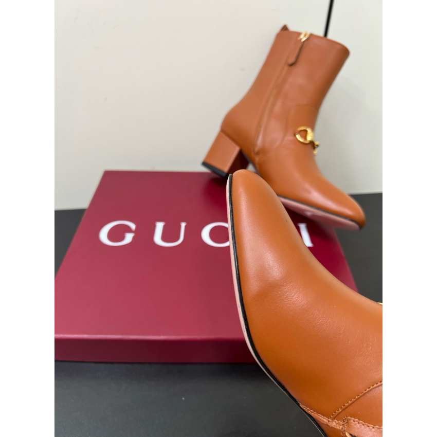 Women's ankle boot with Horsebit