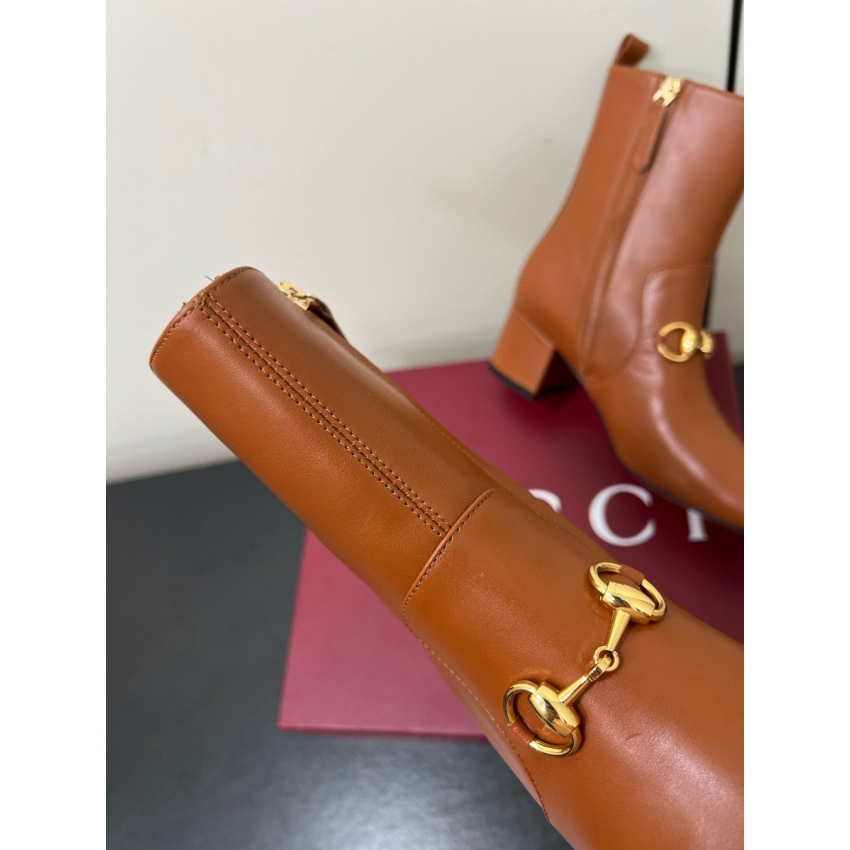 Women's ankle boot with Horsebit