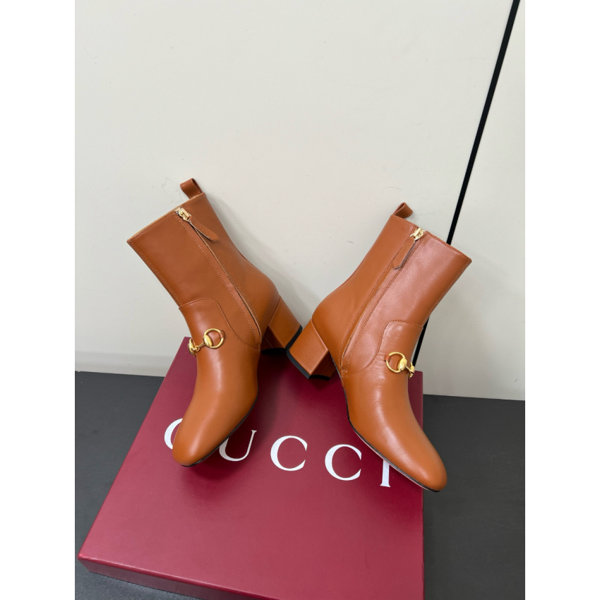 Women's ankle boot with Horsebit
