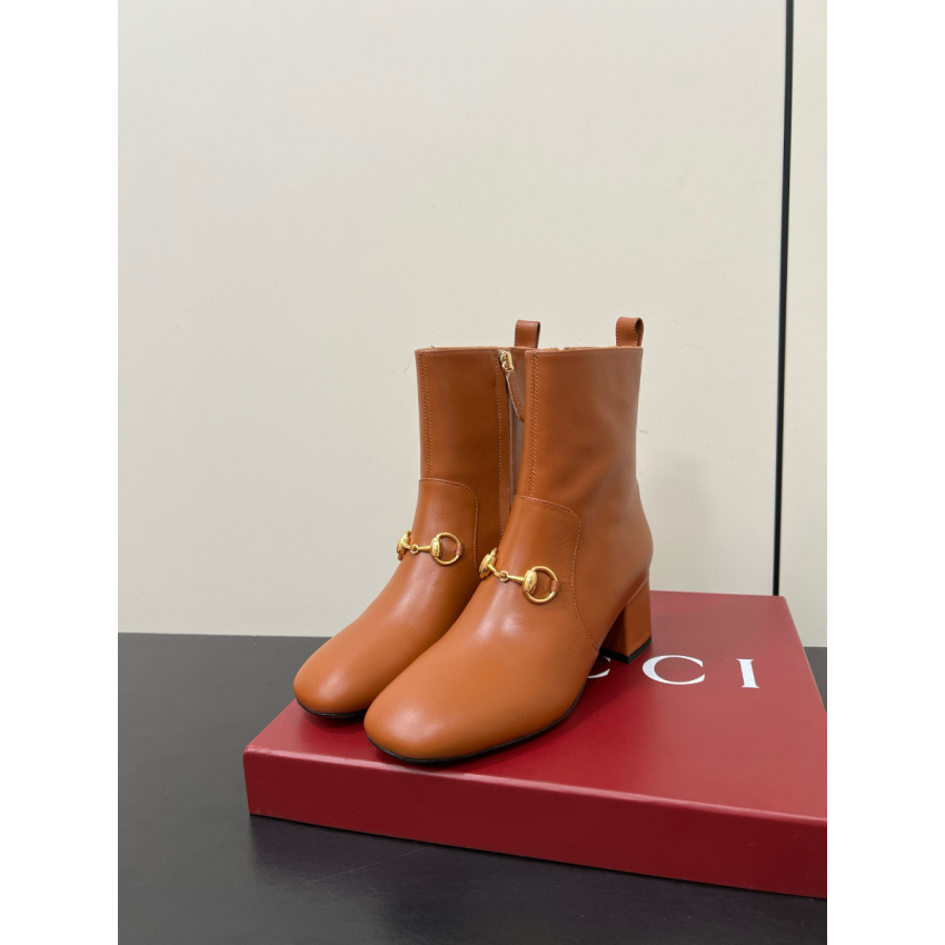 Women's ankle boot with Horsebit