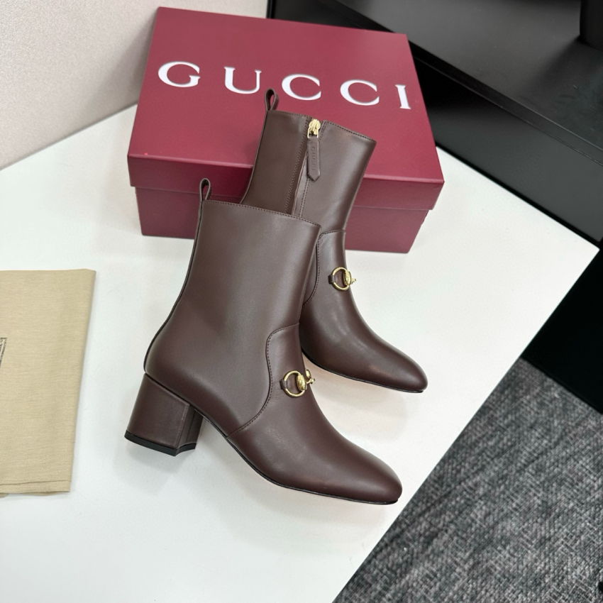 Women's ankle boot with Horsebit