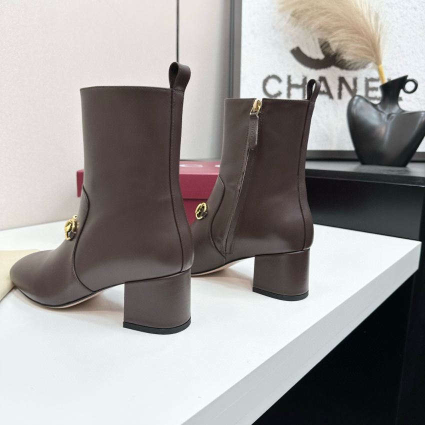 Women's ankle boot with Horsebit