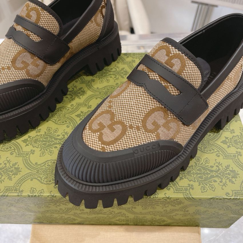 Women's lace-up shoe with Web