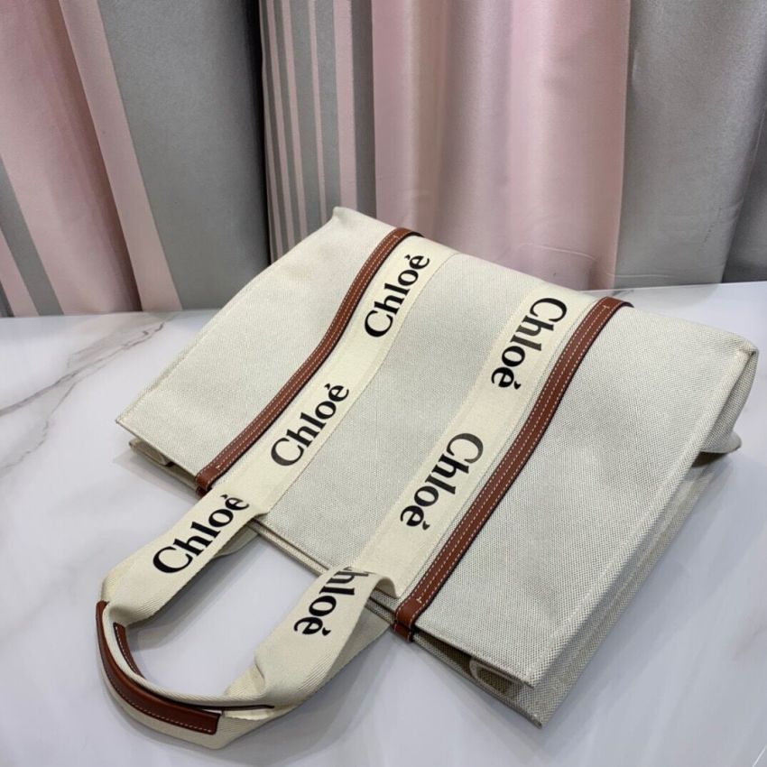 Ch10e large woody tote