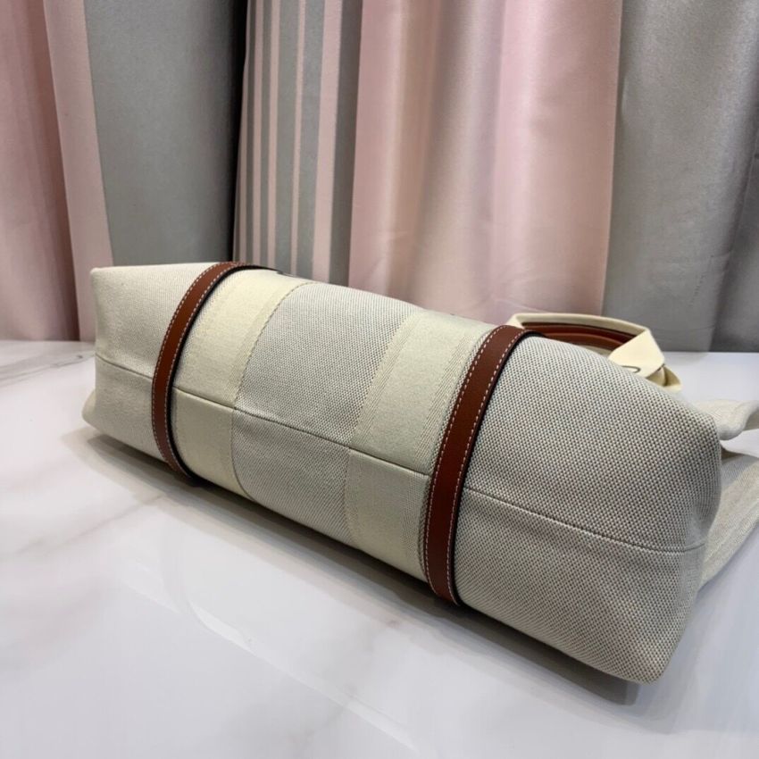 Ch10e large woody tote