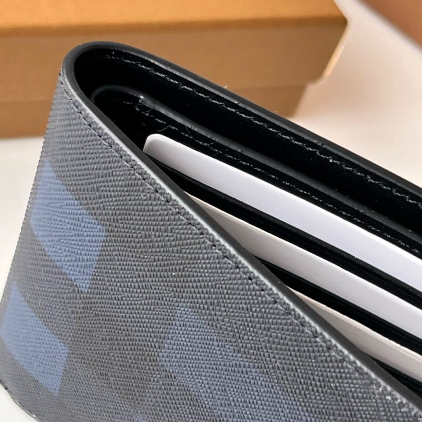 Bv*b*rry Check Bifold wallet