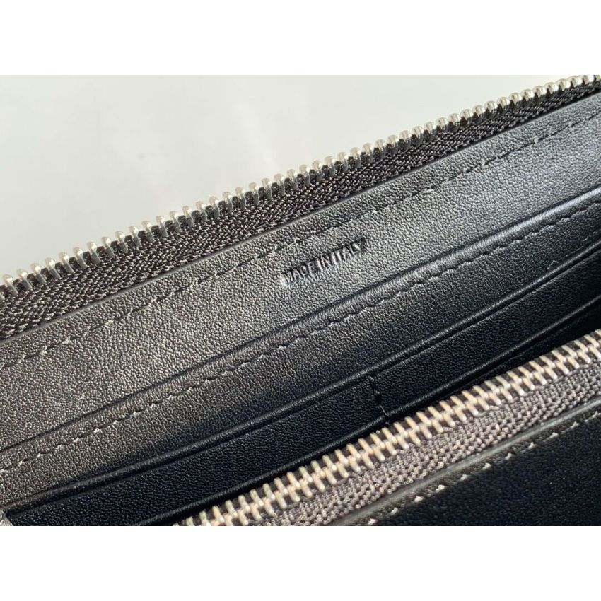 Buerberry Zippy wallet