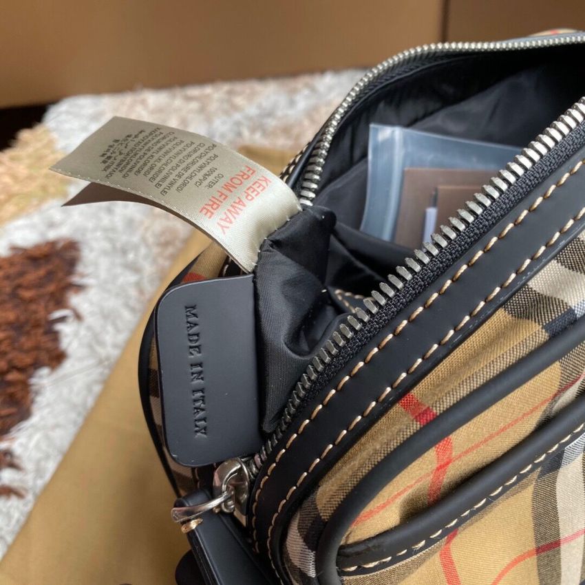 Bv*b*rry Vintage Messenger Bag