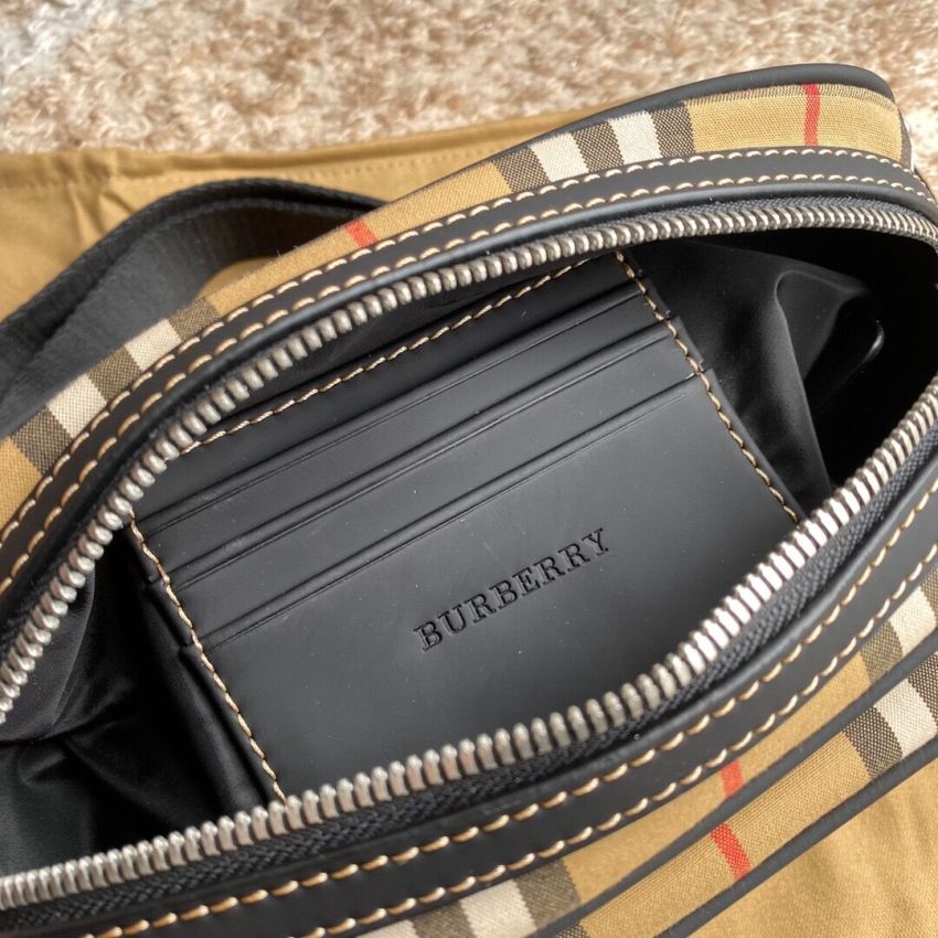 Bv*b*rry Vintage Messenger Bag