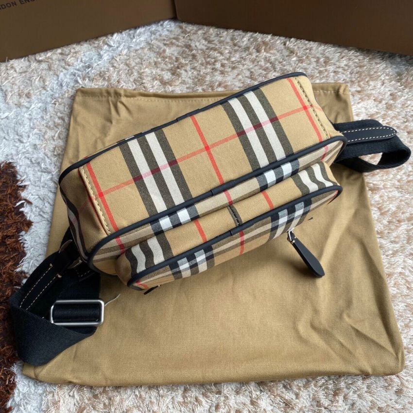 Bv*b*rry Vintage Messenger Bag