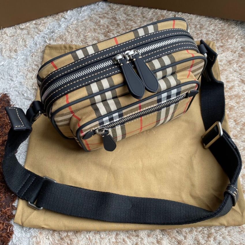 Bv*b*rry Vintage Messenger Bag
