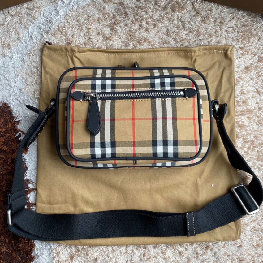 Bv*b*rry Vintage Messenger Bag
