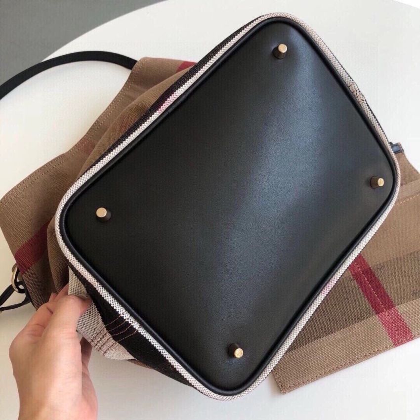 Bv*b*rry Classic Hobo Bag