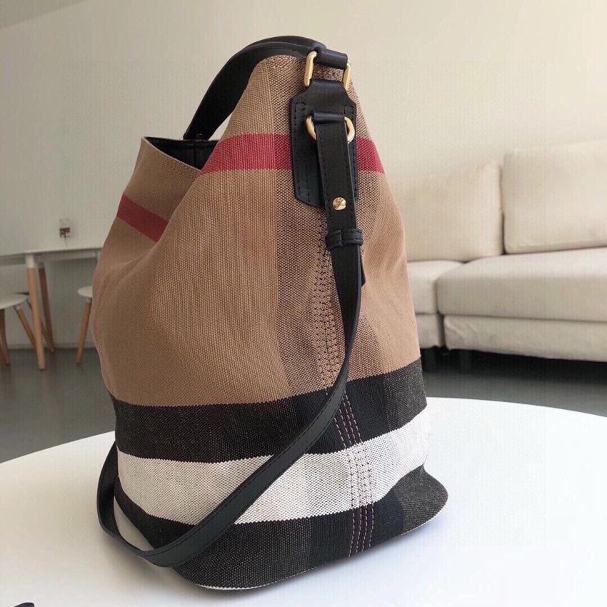 Bv*b*rry Classic Hobo Bag