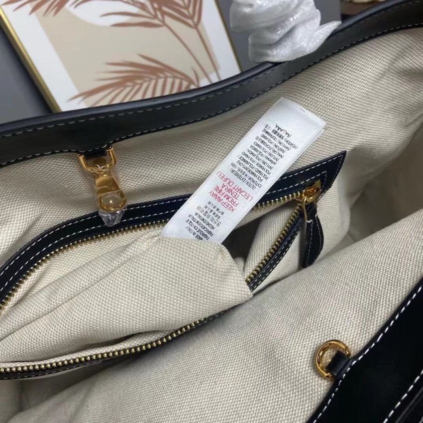 Bv*b*rry Leather Tote