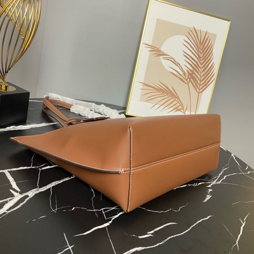 Bv*b*rry Leather Tote