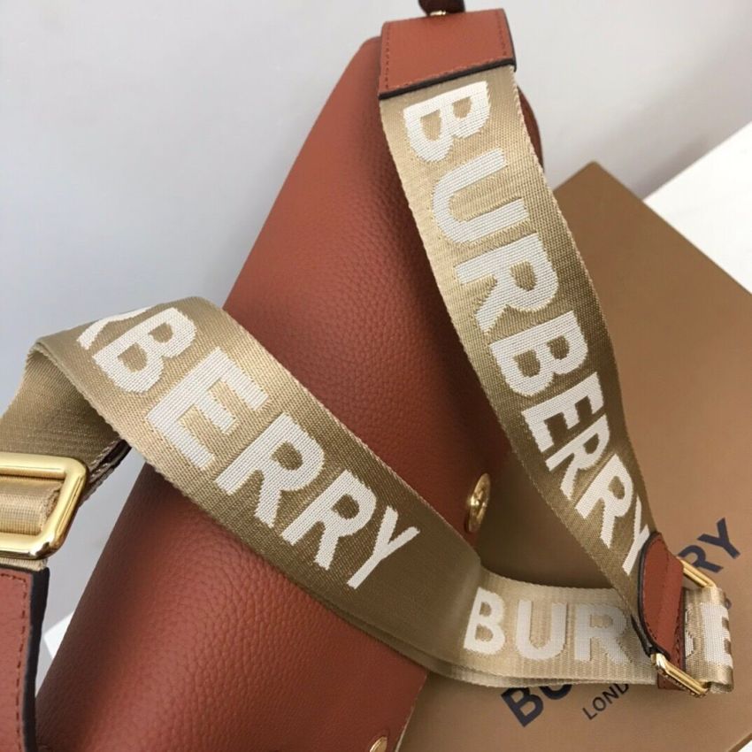 Bv*b*rry Check and Leather Note Bag