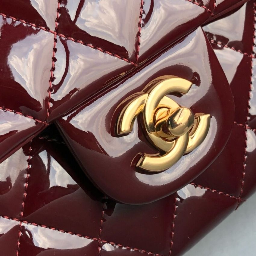 Medium Ch**el Classic Handbag in Shiny leather