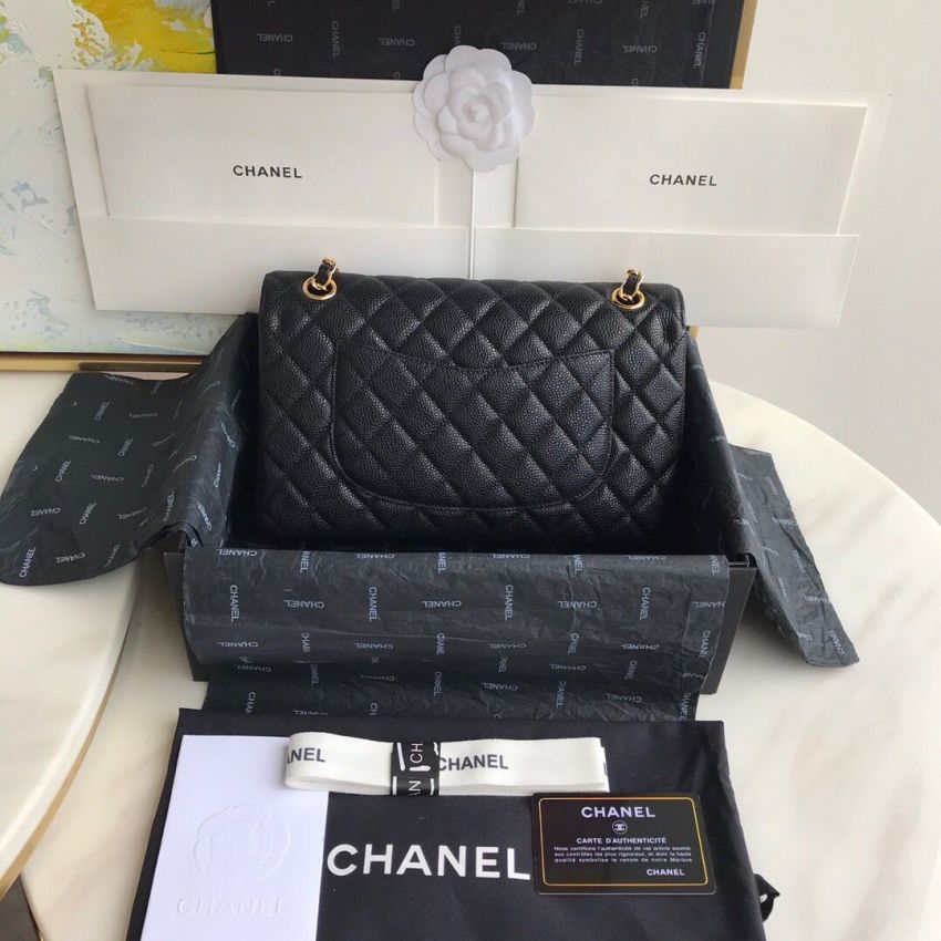 Medium Ch**el Classic Handbag in Grained Leather
