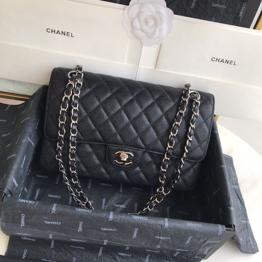 Medium Ch**el Classic Handbag in Grained Leather