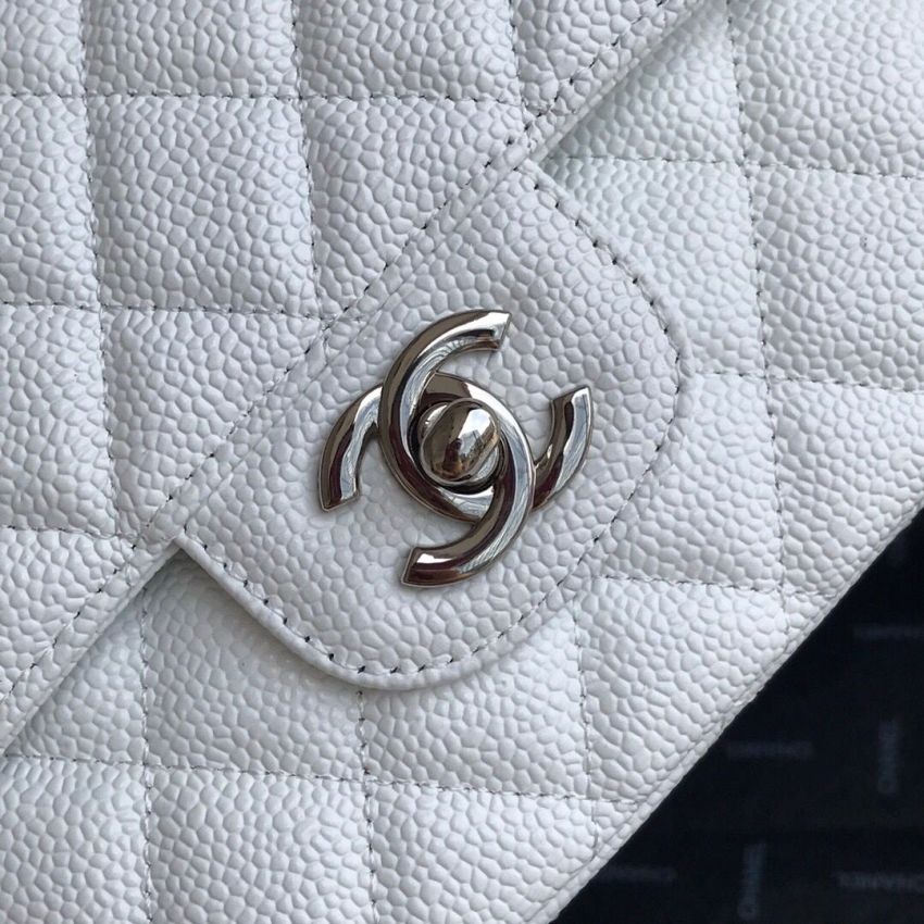 Medium Ch**el Classic Handbag in Grained Leather